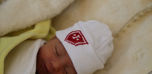 nouveau né naître natalité l'hôpital sainte famille Bethléem Ordre de Malte