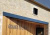 La Grange de la paix est située au cœur du village de Sainte-Mère-Église