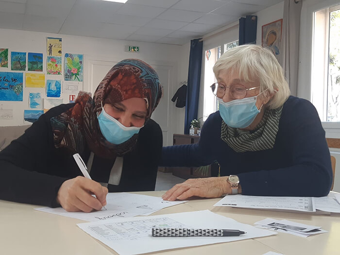 Le Rocher : Les bénévoles aident les habitants dans leurs démarches sociales et administratives
