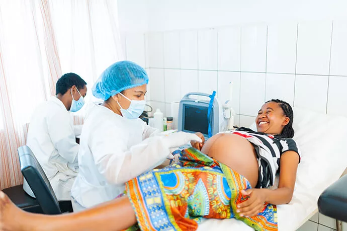 Reportage mère enfant pavillon Sainte Fleur à Madagascar