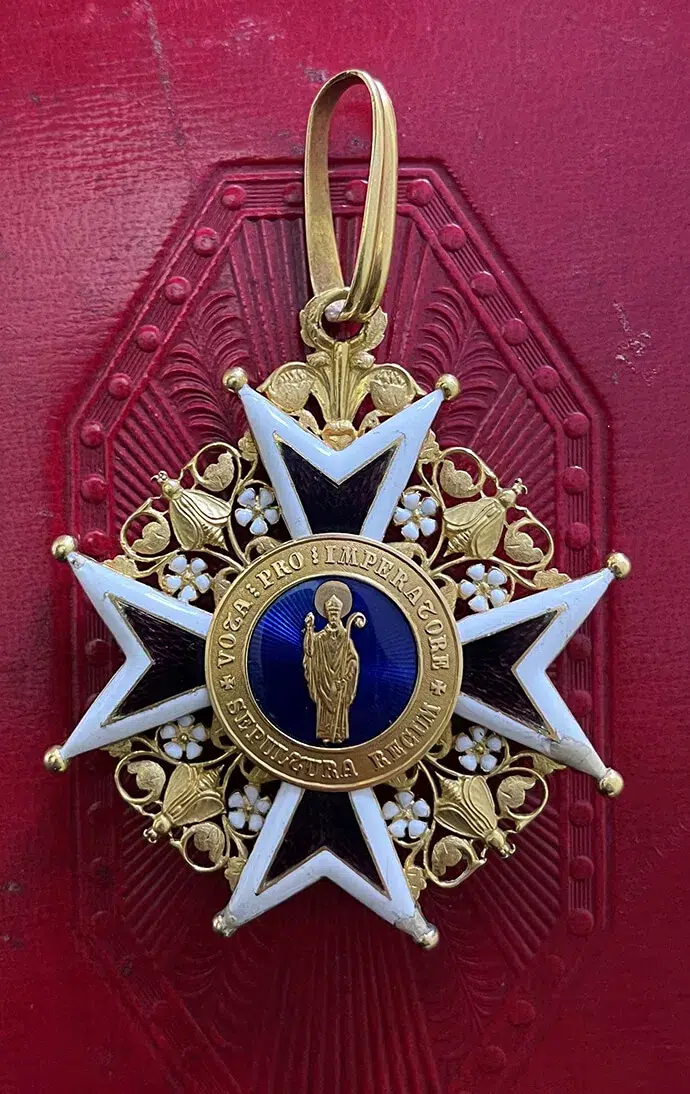 La croix de chapitre de Saint-Denis