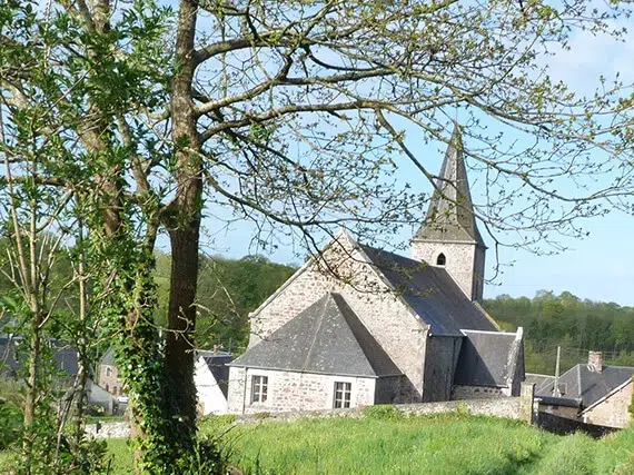 Extérieur de l’église Saint Jean-Baptiste de Pont-Brocard