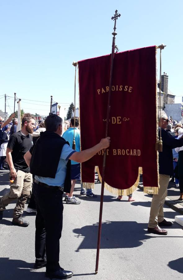 Grand Sacre 2 juin 2024 à Villedieu- les-Poêles dans le département de La Manche